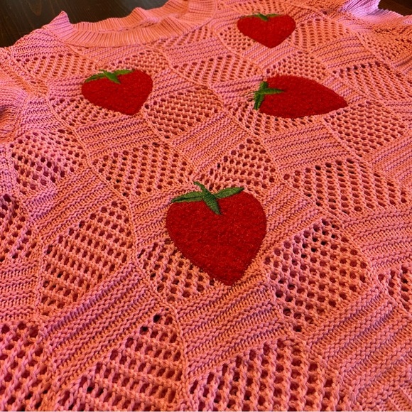 Boutique bubblegum pink strawberry SOFT crochet short flutter sleeve sweater szL - Picture 5 of 10
